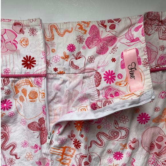 Y2K 'Fine' Mini Skirt Size Small Pink Graffiti Skulls Butterflies - Picture 6 of 9